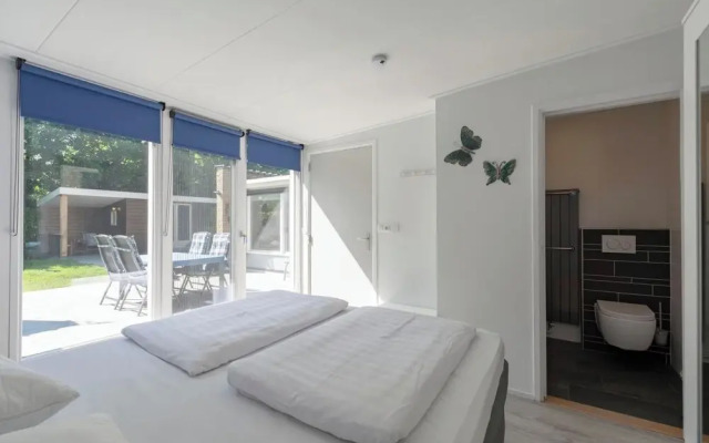 Bungalow in Sint Maartenszee Near Beach