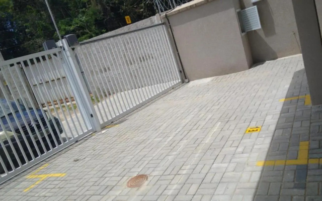 Ubatuba - Apartamento com Churrasqueira e Piscina