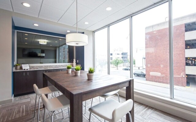 Cozysuites - Stylish Apartment in Downtown Louisville