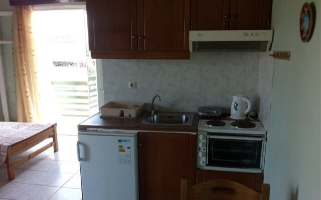 Amadeus Hawaii Studios & Apartments