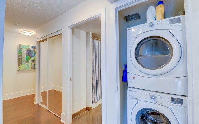 PlanURstay  - 300 Front Street West