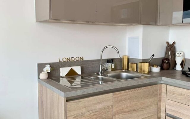 Stylish and Chic 1 Bedroom Apartment in Canning Town