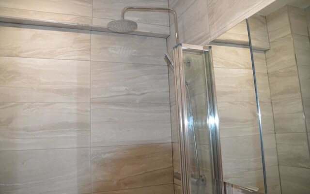 London Borough Station Apartment