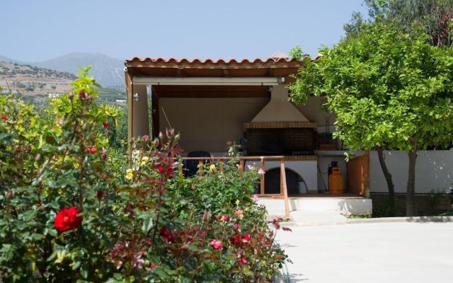 Family Holidays House Koutsouras by GHH