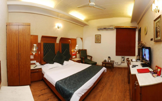 Royal Castle Grand