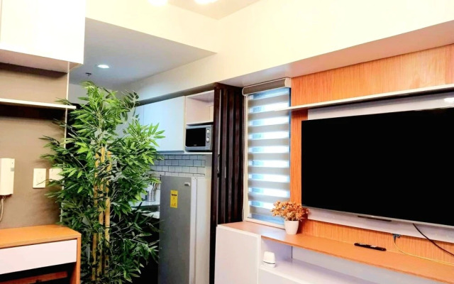 Air Residence Makati Elegant Design WiFi