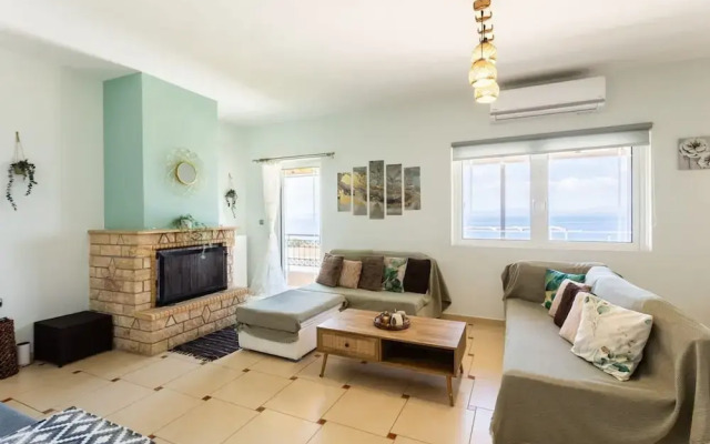 Verga Beachside Getaway With Panoramic Seaviews