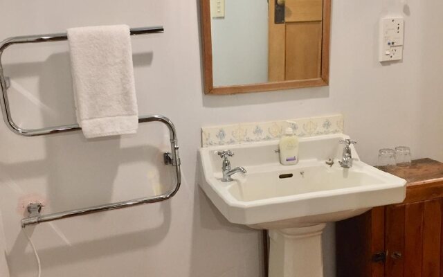 Albatross Inn Bed & Breakfast