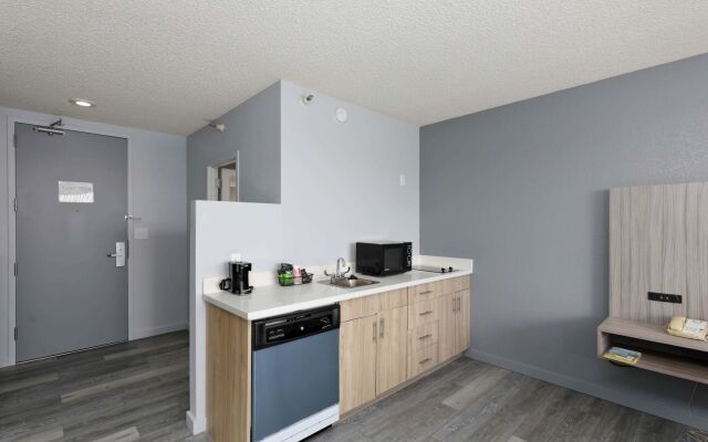 Studio 6 Suites Lake Havasu City, AZ