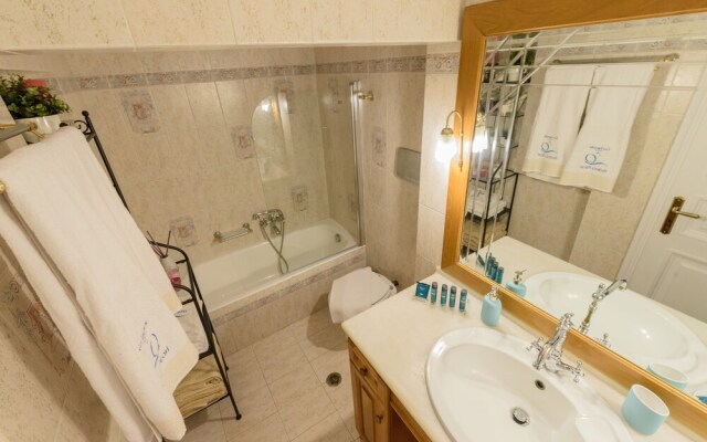 Hydra's Pearl - Blue Pearl