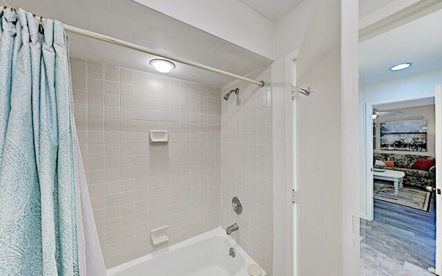 7811cent 2 Bedroom Condo