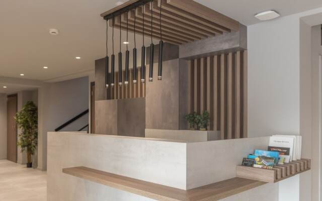 Elizabeth Queen Luxury Rooms