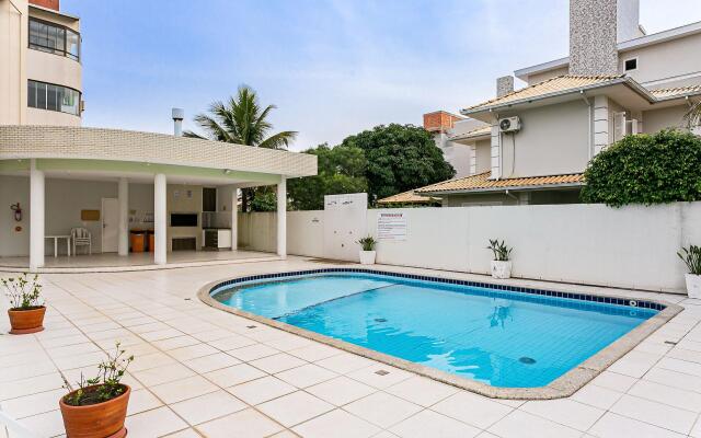 Apto com churrasqueira a 450m do mar RIC205