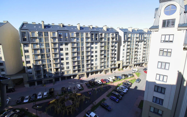 Apartments on Avtomobilistov street 9