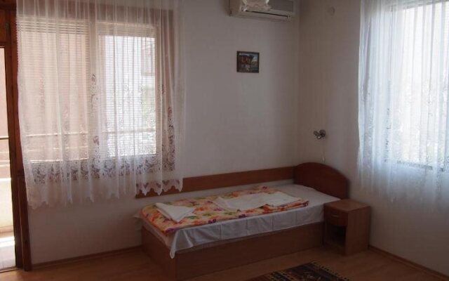 Keni Guest House