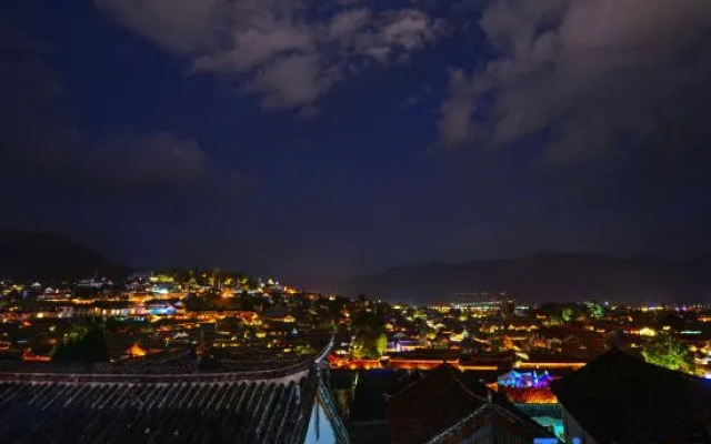 Pingju Scenic Inn (The Old Town of Lijiang)