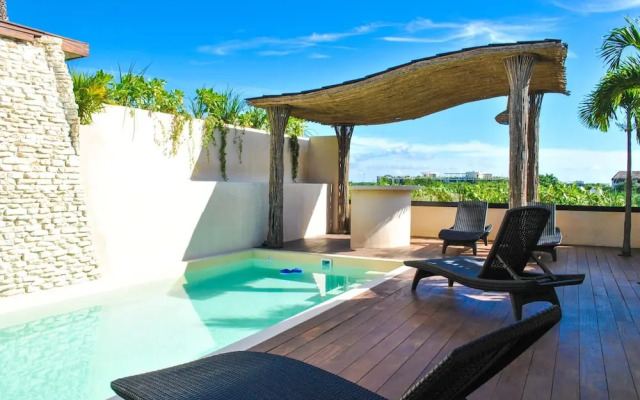 Celestial Penthouse with Private Jacuzzi
