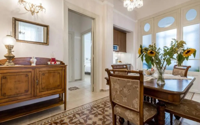 Neoclassical flat with 2 bedrooms in Piraeus