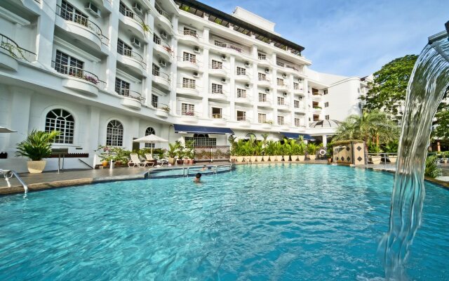 Flamingo Hotel by The Lake