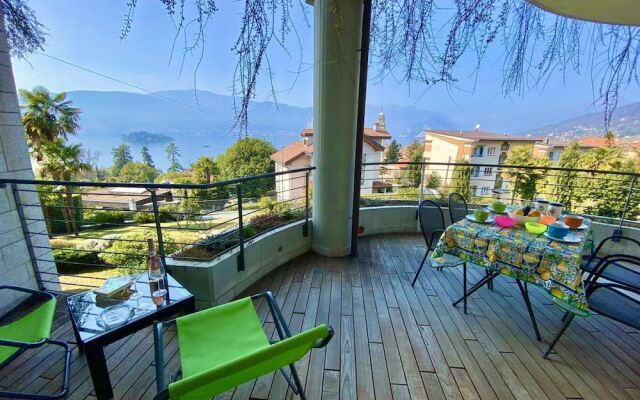 Emma Apartment With Terrace Lake View in Verbania