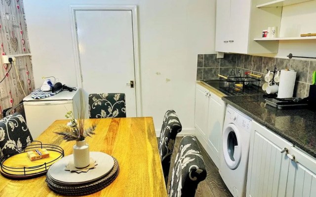Cosy Liverpool Apartment Upto 8 Guests