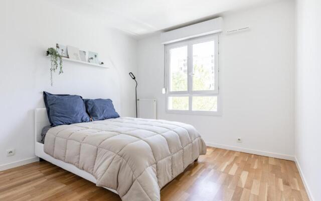 Design 3 bedrooms appartment, near Champs Elysees
