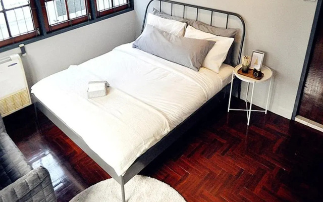 Beyond Bangkok Guesthouse - Hostel