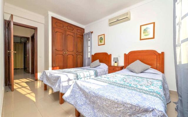 Spacious 4 Bedroom Villa, Private Pool, Free air Conditioning and Wifi