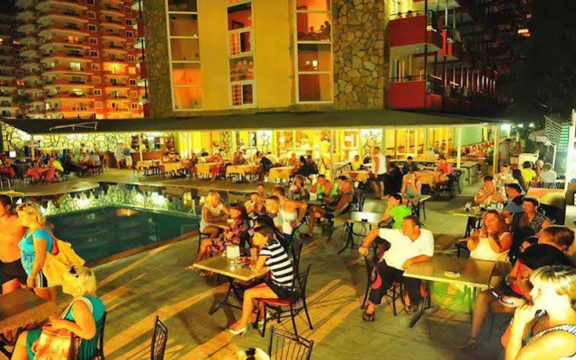 Klas More Beach Hotel