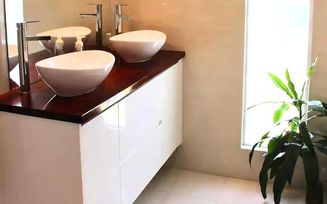 Whalers Watch Luxury Home