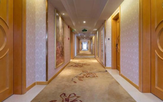 Vienna International Hotel (Cangzhou Hongyu Building High-speed Railway Station)