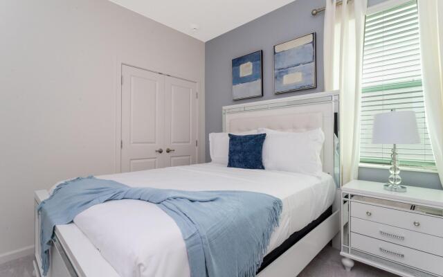 Large Themed Bedroom Home Near Disney