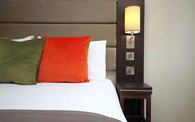 Silurian Hotel Double Bedroom by StayBC