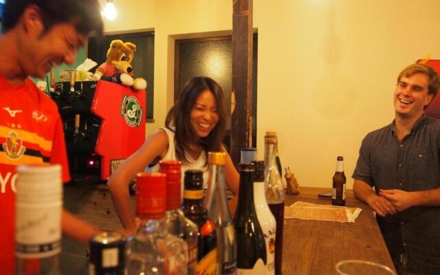 Mad Cat Hostel Osaka & Bar
