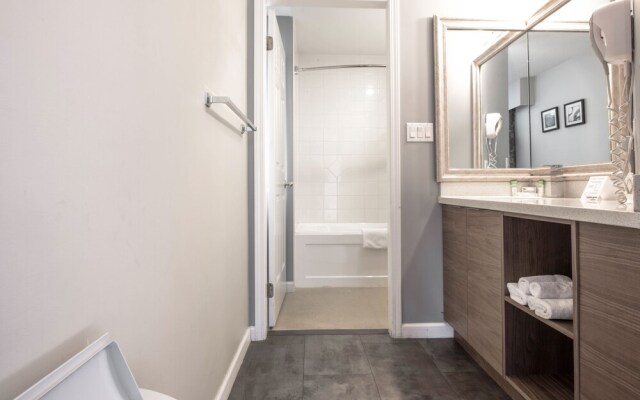 Gibsons Garden Hotel