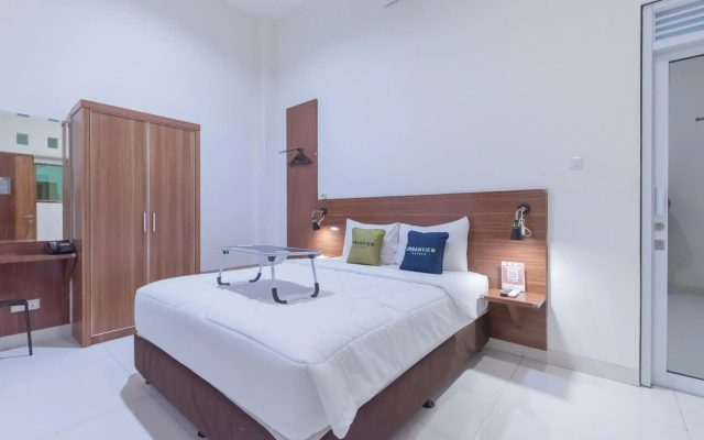 OYO Flagship 1308 Darmo Residence
