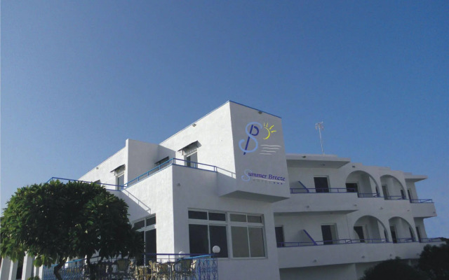 Summer Breeze Hotel