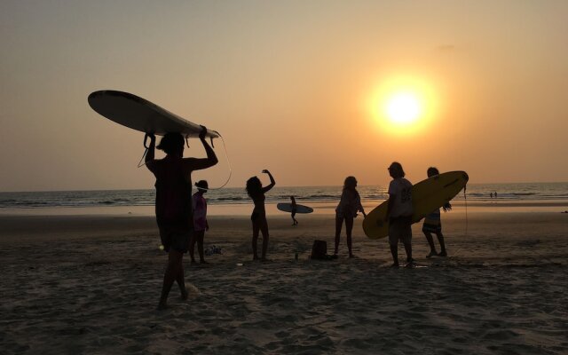 Ocean Waves Anjuna Cottages'S