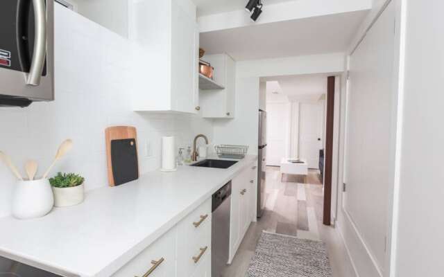 1 Bedroom Trendy Condo in Trinity Bellwoods