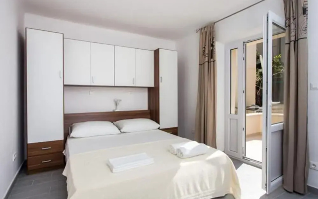 Apartment Maricol - One Bedroom Apartment With Terrace