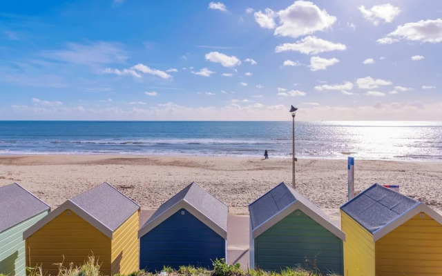 Middle Chine - 2 Bedroom Holiday Home