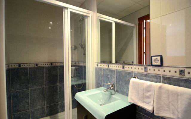 Apartamentos Hostal La Gola