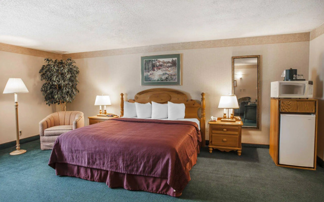 Quality Inn & Suites Bremerton near Naval Shipyard