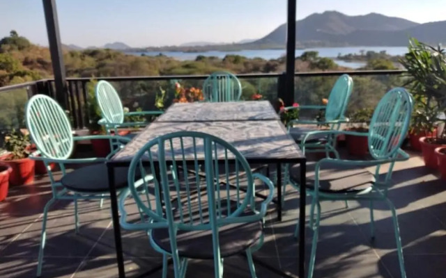 Casa Blanca LakeCity
