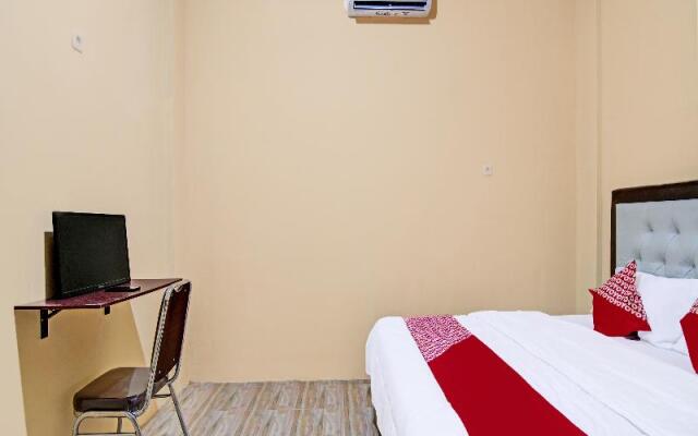 Oyo 91835 Djasur Kost