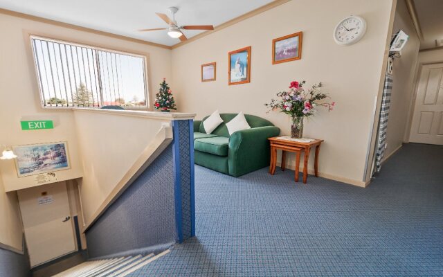 Amos House Motel