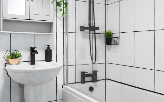 Malone Crescent Apartment