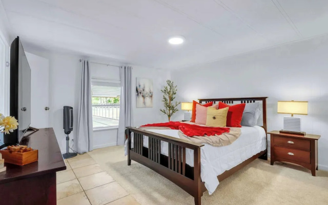 Beautiful and Relaxing Lakefront Getaway