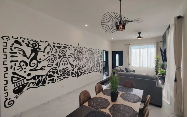 Beautiful 3bed 2bath new Home With Pool in Town