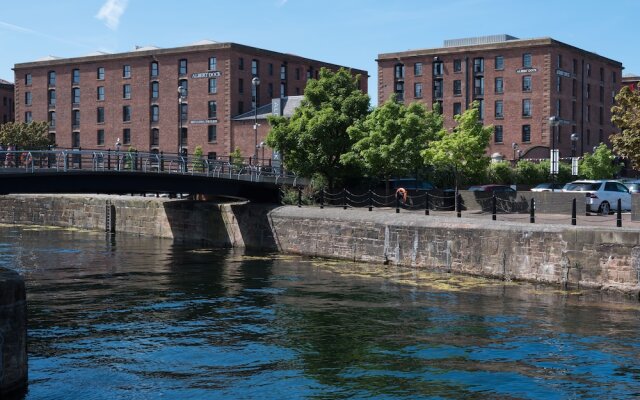 Base Serviced Apartments - The Docks